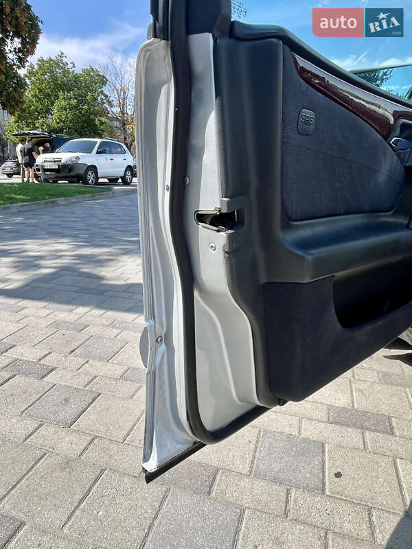 Седан Mercedes-Benz E-Class 1999 в Днепре