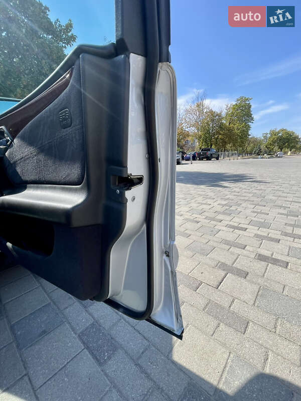 Седан Mercedes-Benz E-Class 1999 в Днепре