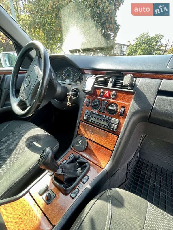 Седан Mercedes-Benz E-Class 1999 в Днепре