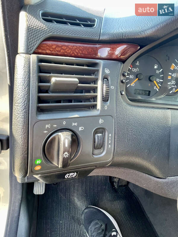 Седан Mercedes-Benz E-Class 1999 в Днепре
