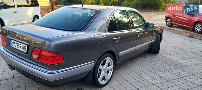 Седан Mercedes-Benz E-Class 1999 в Запорожье