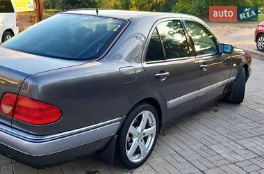Седан Mercedes-Benz E-Class 1999 в 