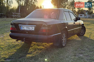 Седан Mercedes-Benz E-Class 1992 в 