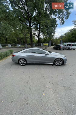 Купе Mercedes-Benz E-Class 2013 в 
