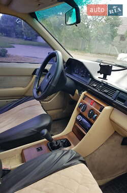 Седан Mercedes-Benz E-Class 1987 в Киеве