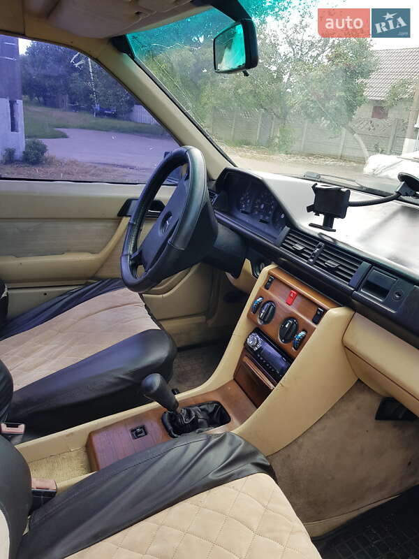 Mercedes-Benz E-Class 1987