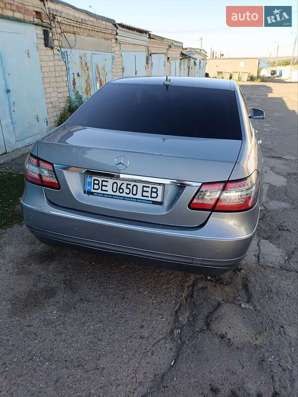 Седан Mercedes-Benz E-Class 2011 в Николаеве