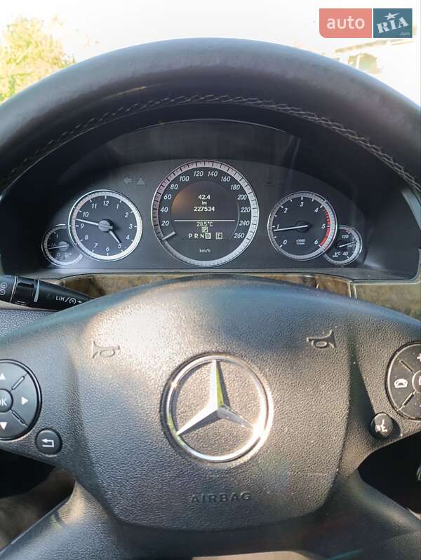 Седан Mercedes-Benz E-Class 2011 в Николаеве