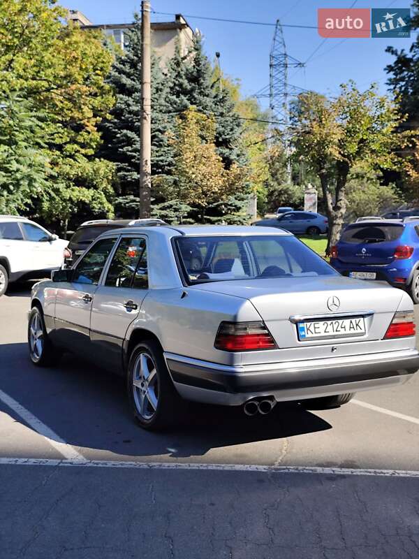 Седан Mercedes-Benz E-Class 1994 в Днепре