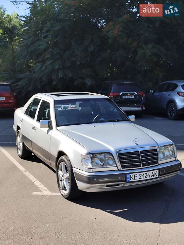 Седан Mercedes-Benz E-Class 1994 в Днепре
