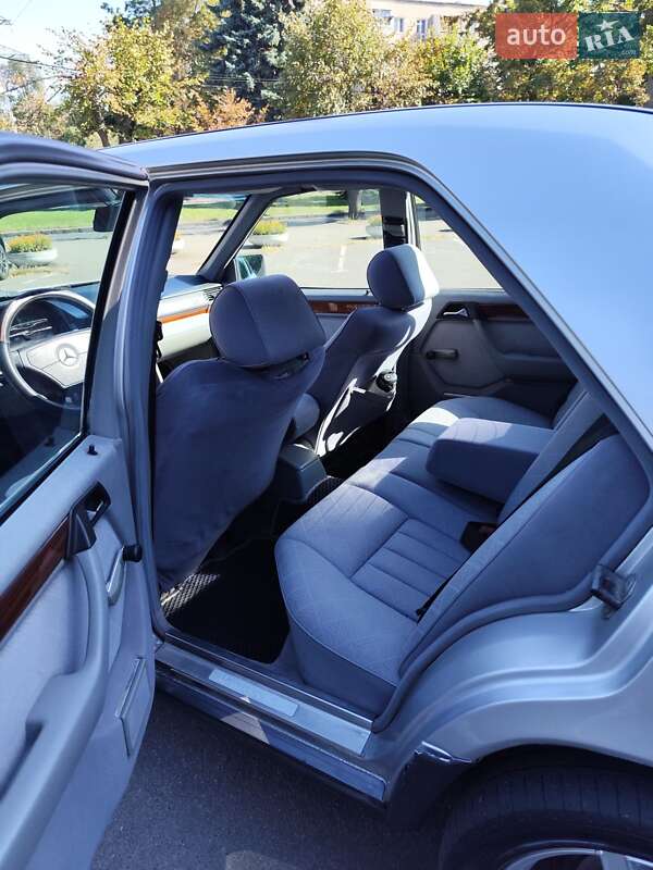 Седан Mercedes-Benz E-Class 1994 в Днепре