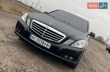 Седан Mercedes-Benz E-Class 2010 в Устилугу