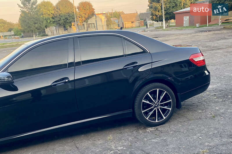 Седан Mercedes-Benz E-Class 2010 в Устилуге