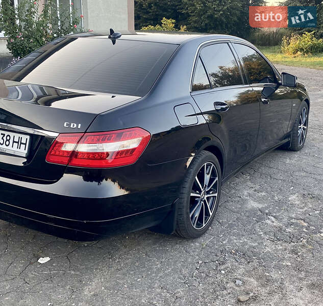 Седан Mercedes-Benz E-Class 2010 в Устилуге