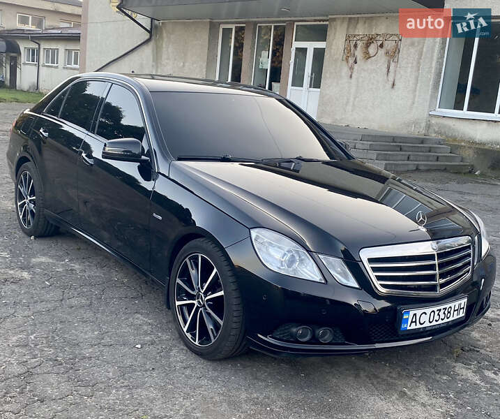 Седан Mercedes-Benz E-Class 2010 в Устилуге