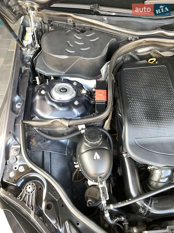 Седан Mercedes-Benz E-Class 2012 в Чернігові