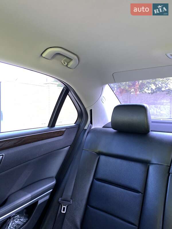 Седан Mercedes-Benz E-Class 2012 в Чернігові