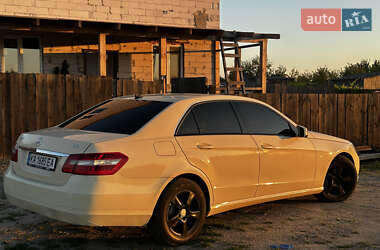 Седан Mercedes-Benz E-Class 2010 в 