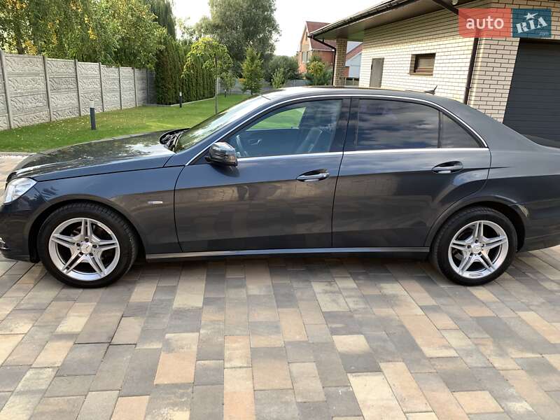 Седан Mercedes-Benz E-Class 2012 в Чернігові