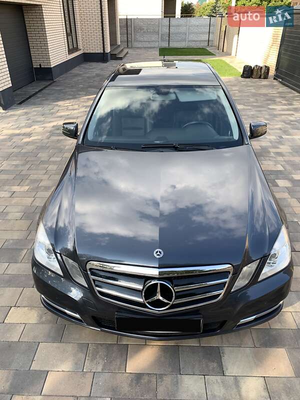 Седан Mercedes-Benz E-Class 2012 в Чернігові