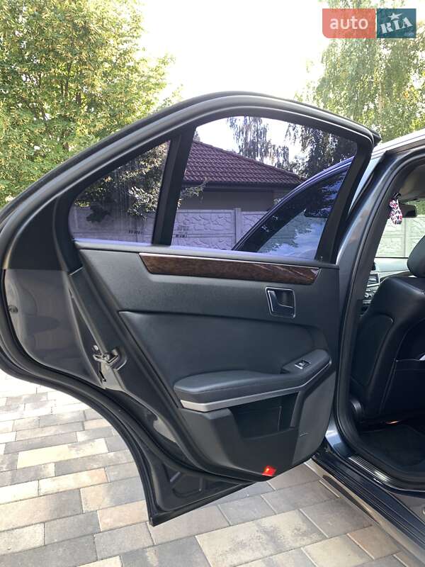 Седан Mercedes-Benz E-Class 2012 в Чернігові