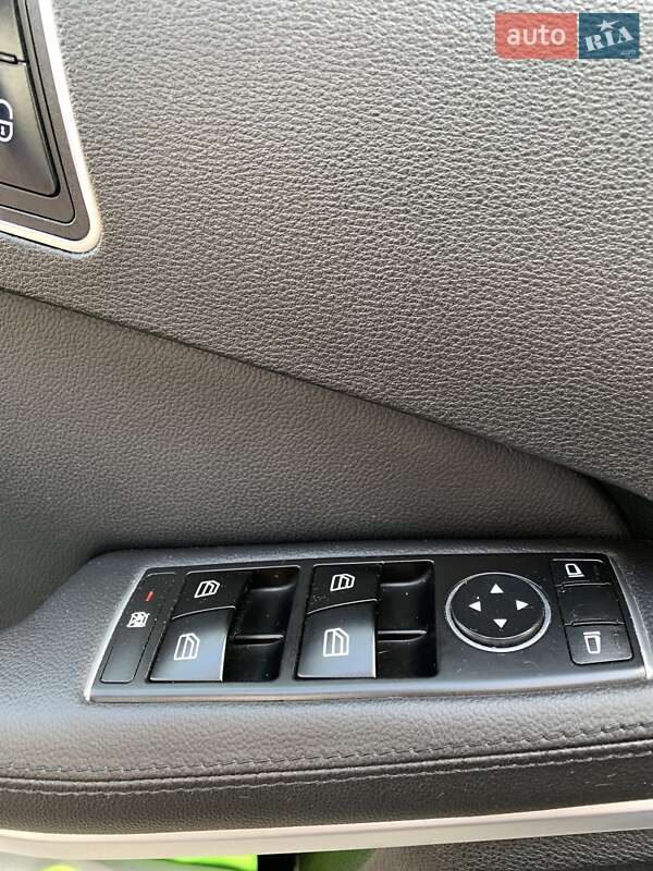 Седан Mercedes-Benz E-Class 2012 в Чернігові