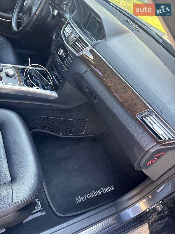 Седан Mercedes-Benz E-Class 2012 в Чернігові