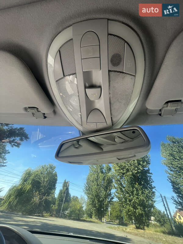 Седан Mercedes-Benz E-Class 2003 в Дніпрі