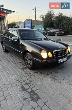 Седан Mercedes-Benz E-Class 1999 в  фото 4 Седан Mercedes-Benz E-Class 1999 в