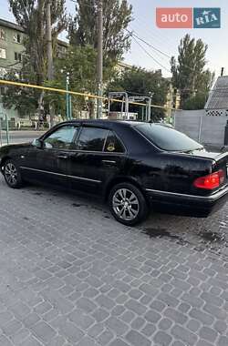 Седан Mercedes-Benz E-Class 1999 в  фото 9 Седан Mercedes-Benz E-Class 1999 в