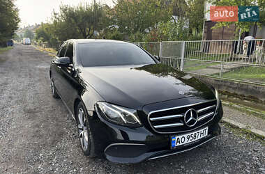 Седан Mercedes-Benz E-Class 2018 в Воловцю