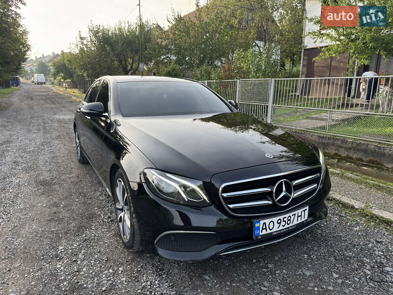 Седан Mercedes-Benz E-Class 2018 в Воловцю