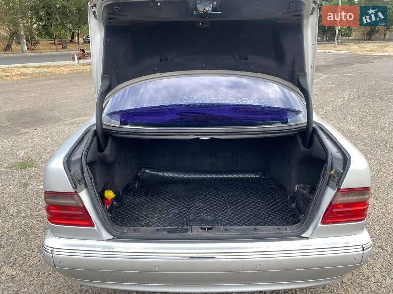 Седан Mercedes-Benz E-Class 2001 в Белгороде-Днестровском