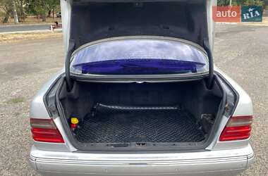Седан Mercedes-Benz E-Class 2001 в 