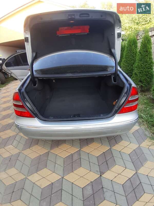 Седан Mercedes-Benz E-Class 2003 в Сваляві фото 5 Седан Mercedes-Benz E-Class 2003 в Сваляві