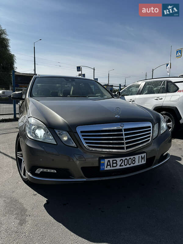 Седан Mercedes-Benz E-Class 2009 в Виннице