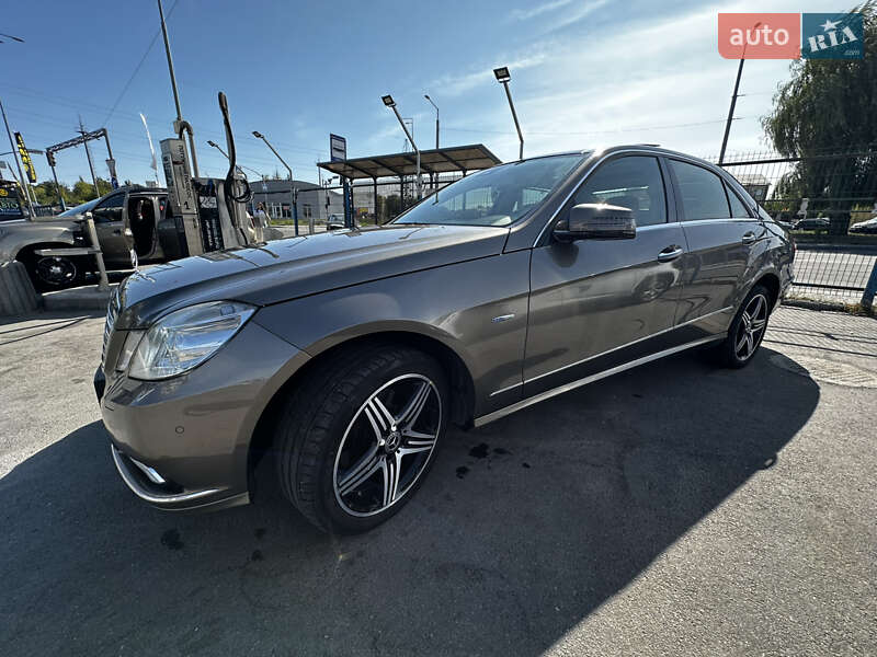 Седан Mercedes-Benz E-Class 2009 в Виннице