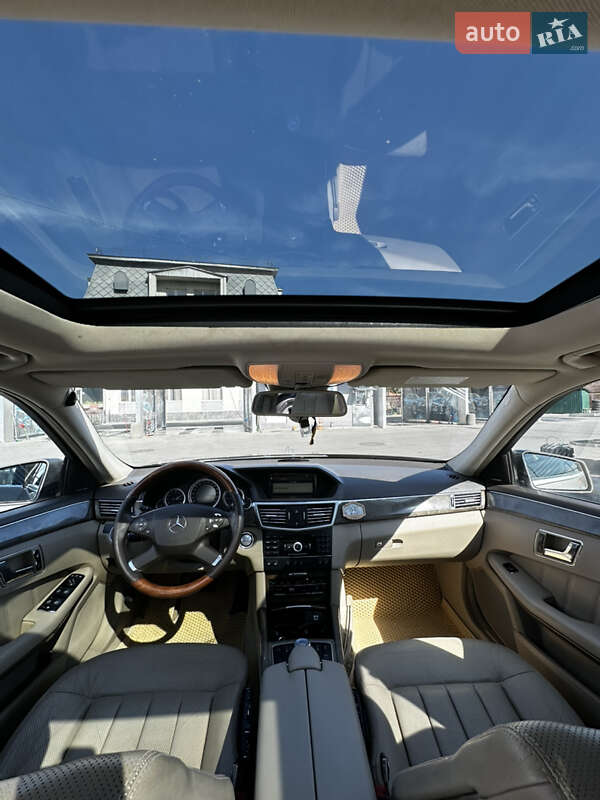 Седан Mercedes-Benz E-Class 2009 в Виннице