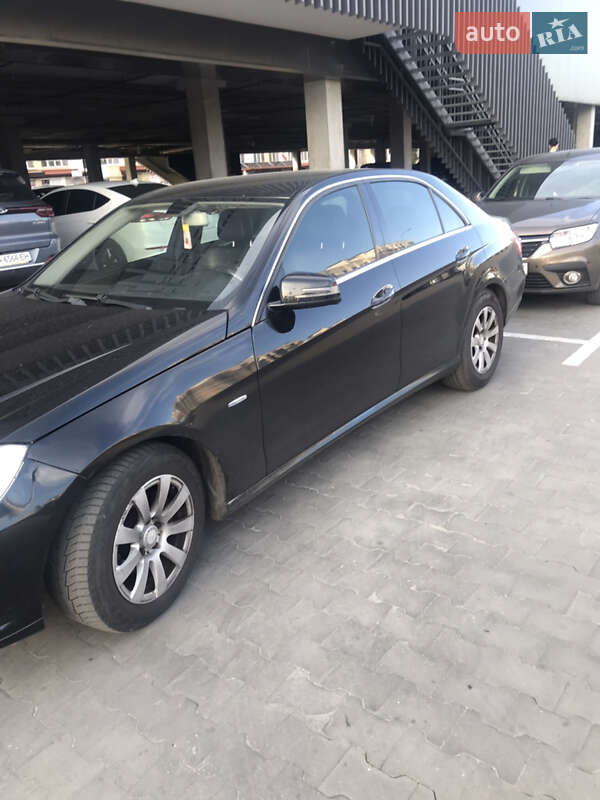 Седан Mercedes-Benz E-Class 2012 в Києві