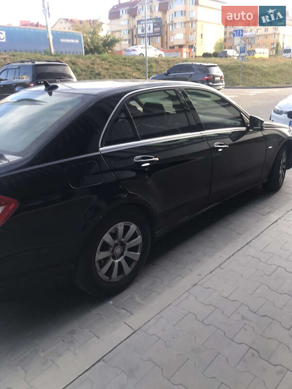 Седан Mercedes-Benz E-Class 2012 в Києві