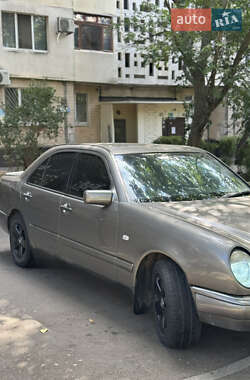 Седан Mercedes-Benz E-Class 1997 в 
