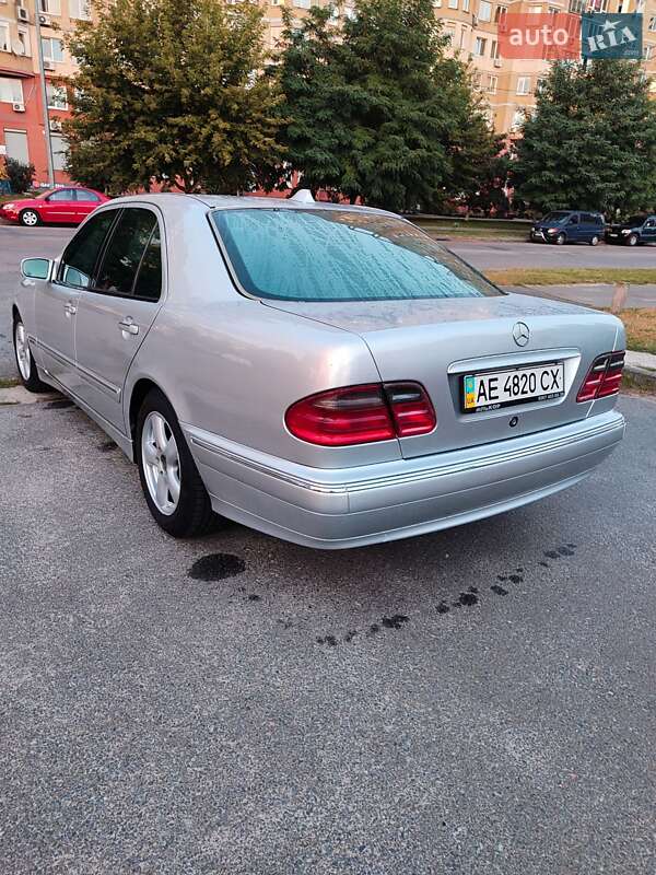 Седан Mercedes-Benz E-Class 2000 в Киеве