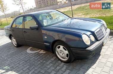 Седан Mercedes-Benz E-Class 1997 в Киеве