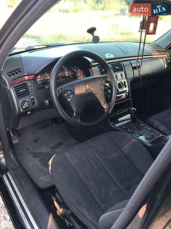 Седан Mercedes-Benz E-Class 2000 в Ковелі