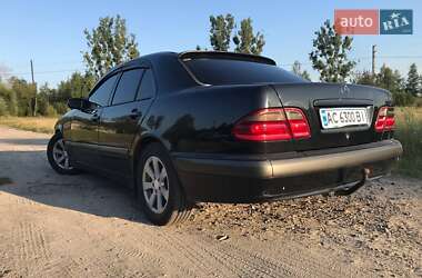 Седан Mercedes-Benz E-Class 2000 в 