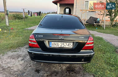 Седан Mercedes-Benz E-Class 2003 в Зарічному