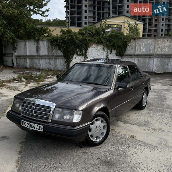 Mercedes-Benz E-Class 1992