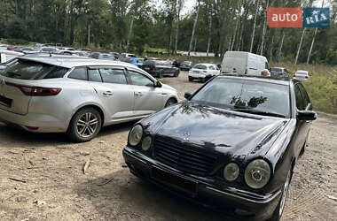 Седан Mercedes-Benz E-Class 2000 в 