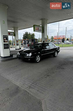Седан Mercedes-Benz E-Class 2000 в 