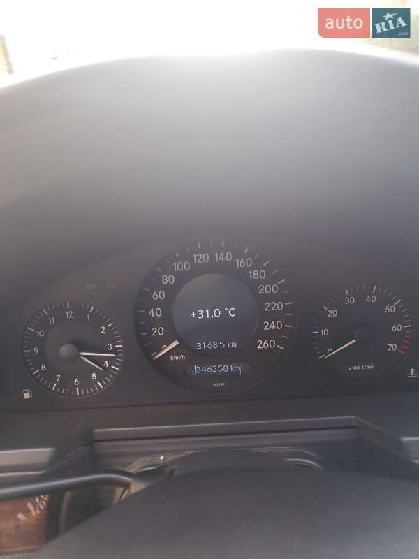 Универсал Mercedes-Benz E-Class 2005 в Хороле